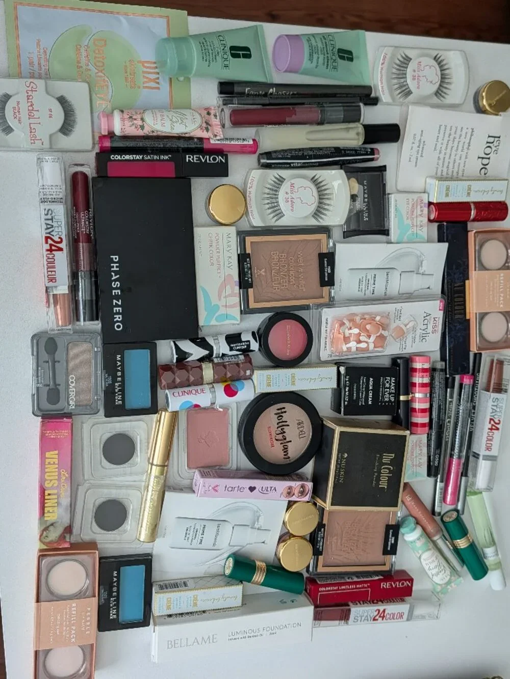 Mixed Beauty Makeup Cosmetics Lot Over 70 Pieces Bareminerals Clinique Revlon